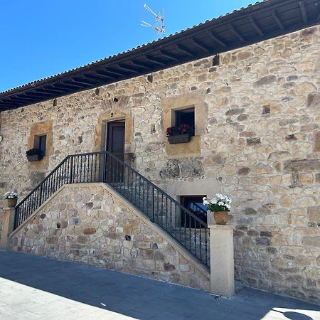 Apartamentos San Roque Arenas De Cabrales Dış mekan fotoğraf
