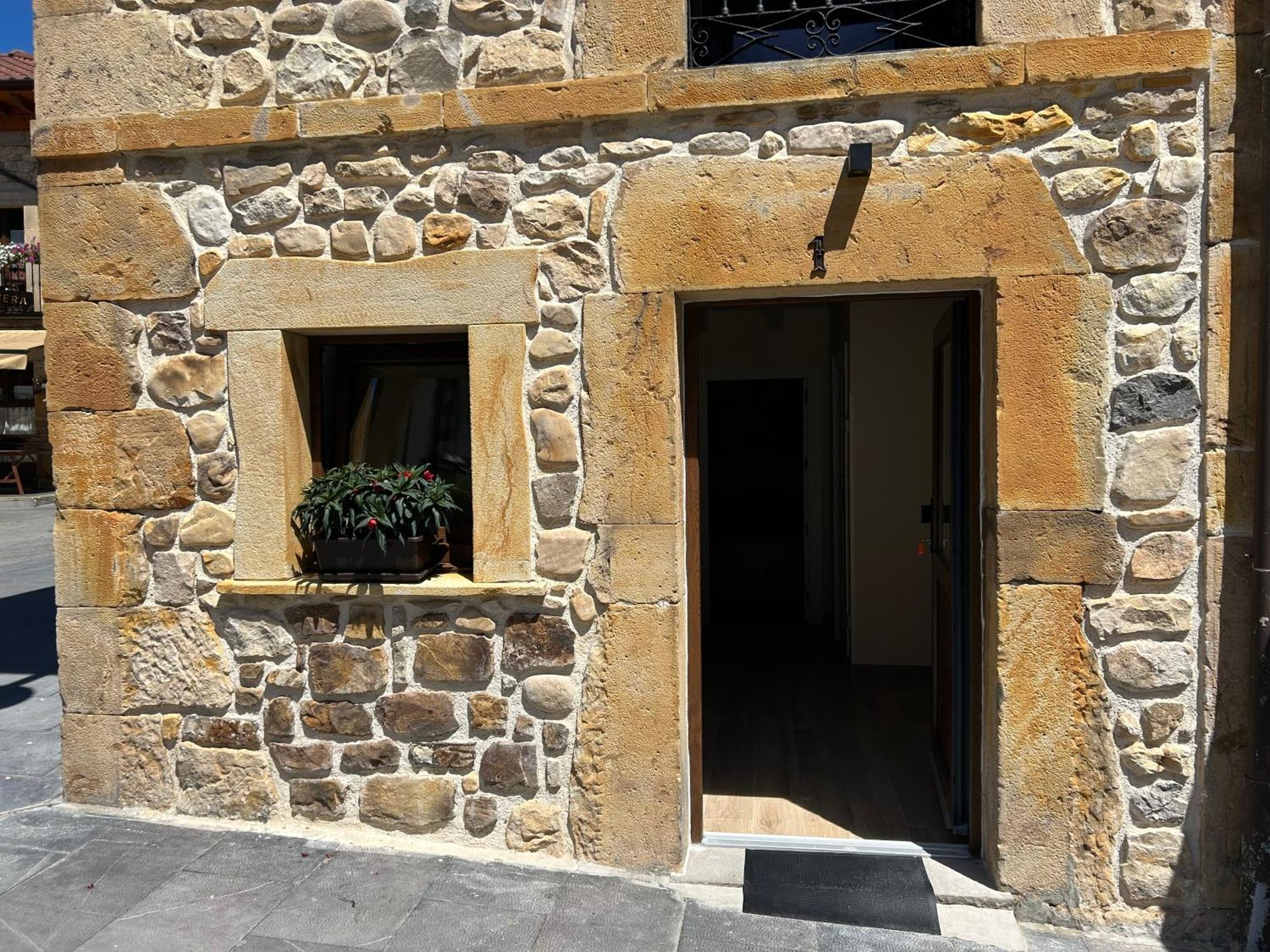 Apartamentos San Roque Arenas De Cabrales Dış mekan fotoğraf